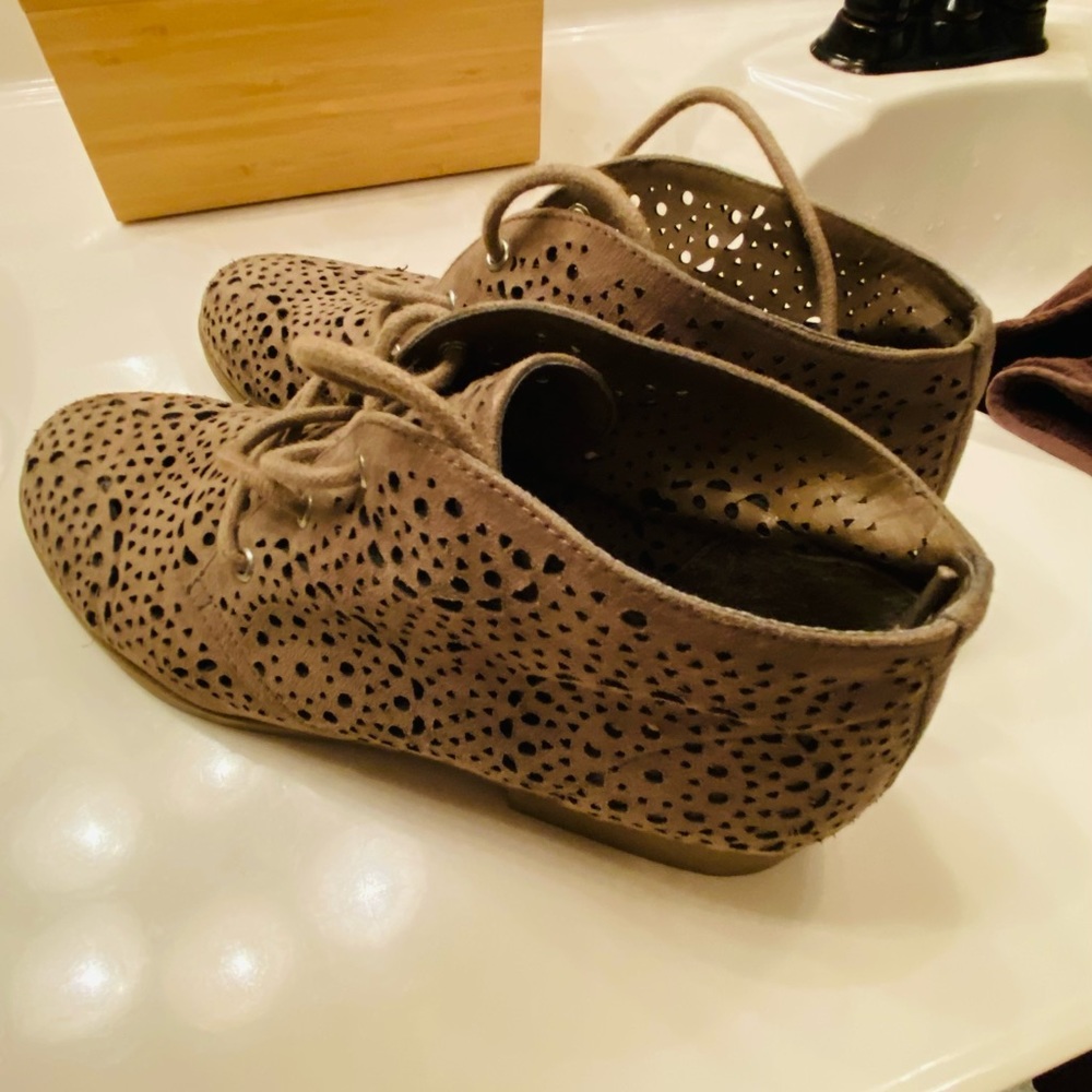 Cute shoes ( very airy as they have cute holes ) - very cute like new